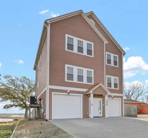 444 Little Kinston Rd, Surf City, NC 28445