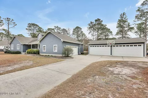 24 Queens Grant Cir SW, Shallotte, NC 28470
