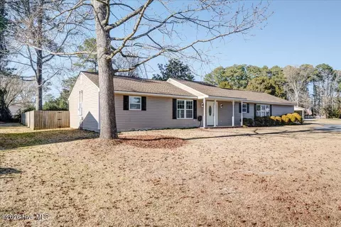 402 Swiss Rd, New Bern, NC 28560