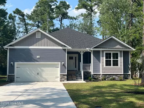 1009 Barkentine Dr, New Bern, NC 28560