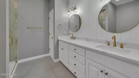Bath - 104 Fairview Ln, Chocowinity, NC 27817 photo 1 of 3