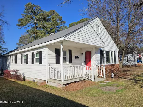511 Balsey St, Clinton, NC 28328