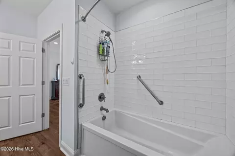 Bath - 142 Grantham Pl, New Bern, NC 28560 photo 2 of 4