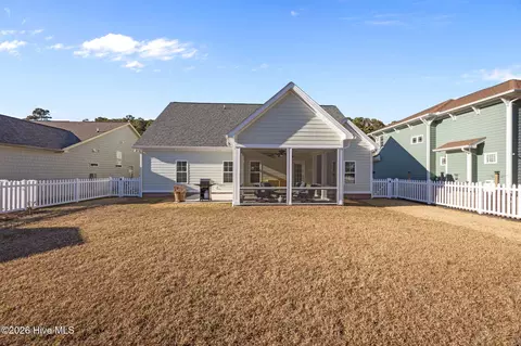 Exterior - 142 Grantham Pl, New Bern, NC 28560 photo 6 of 9