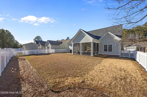 Exterior - 142 Grantham Pl, New Bern, NC 28560 photo 7 of 9