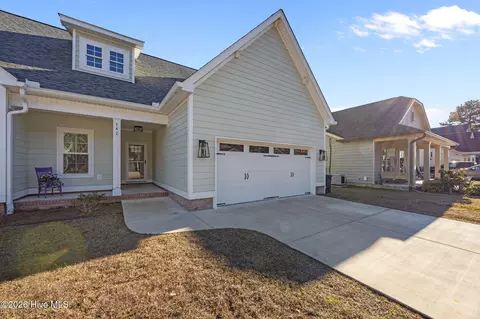 Exterior - 142 Grantham Pl, New Bern, NC 28560 photo 4 of 9