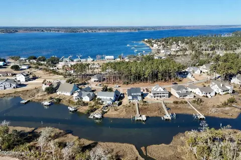 120 Lowery Ln, Swansboro, NC 28584