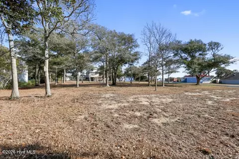 2 NE 48th St, Oak Island, NC 28465
