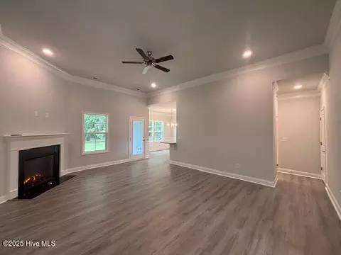 Living - 110 Firethorn Cir, Wallace, NC 28466 photo 1 of 2