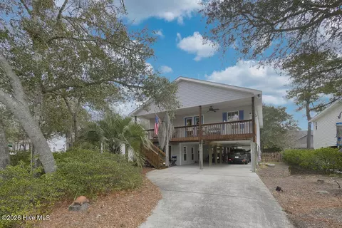 212 NE 48th St, Oak Island, NC 28465