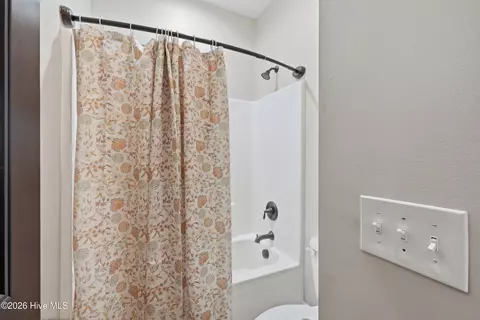 Bath - 410 Compass Pt, Hampstead, NC 28443 photo 2 of 3