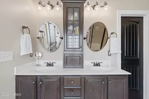 Bath - 410 Compass Pt, Hampstead, NC 28443 photo 1 of 3