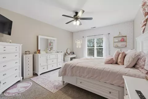 Bedroom - 410 Compass Pt, Hampstead, NC 28443 photo 13 of 14