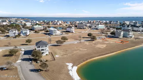 847 Cannonsgate Dr, Newport, NC 28570