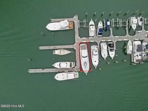 100 Olde Towne Yacht Club Dr #B17, Beaufort, NC 28516