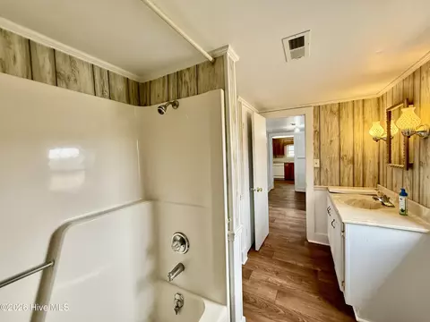 Bath - 4549 Loop Rd, Scranton, NC 27875 photo 1 of 3