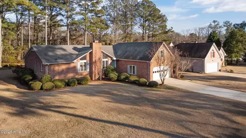212 Pinewood Dr, New Bern, NC 28562