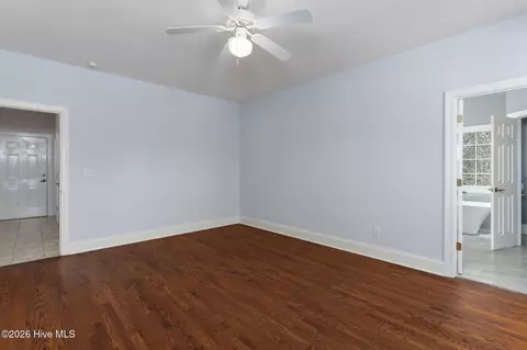 Bedroom - 2689 Sloop Point Loop Rd, Hampstead, NC 28443 photo 2 of 8
