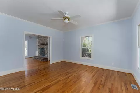Living - 2689 Sloop Point Loop Rd, Hampstead, NC 28443 photo 2 of 5