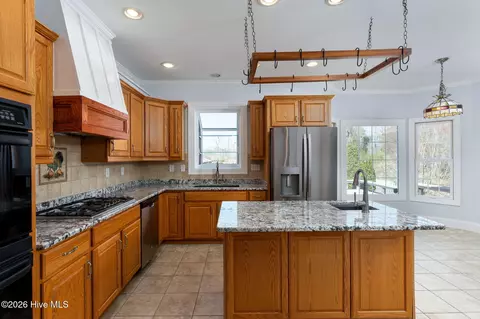 Kitchen - 2689 Sloop Point Loop Rd, Hampstead, NC 28443 photo 4 of 5