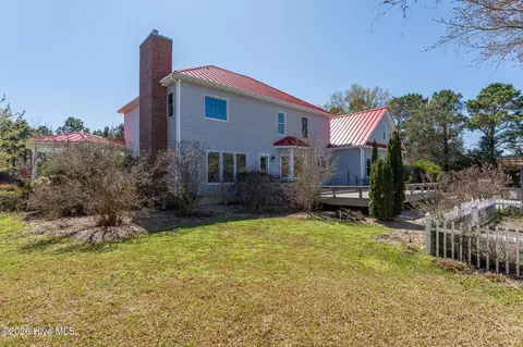 Exterior - 2689 Sloop Point Loop Rd, Hampstead, NC 28443 photo 41 of 44