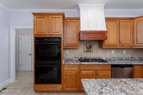 Kitchen - 2689 Sloop Point Loop Rd, Hampstead, NC 28443 photo 5 of 5