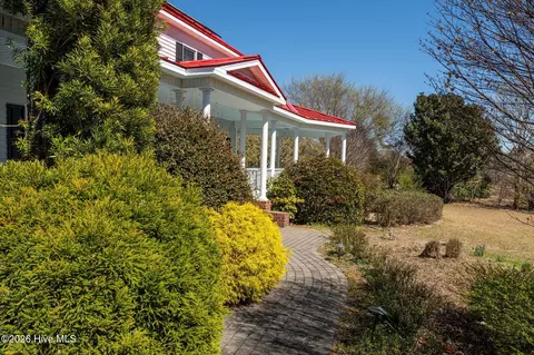 Exterior - 2689 Sloop Point Loop Rd, Hampstead, NC 28443 photo 4 of 44