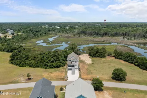 609 Cannonsgate Dr, Newport, NC 28570