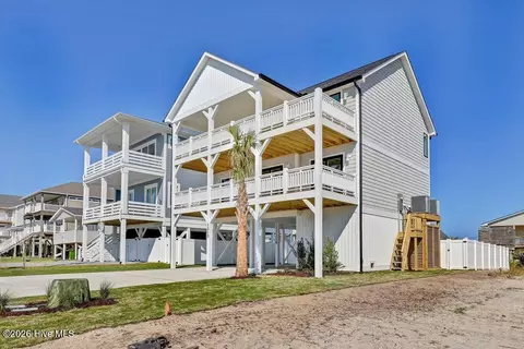 1213 N Shore Dr, Surf City, NC 28445