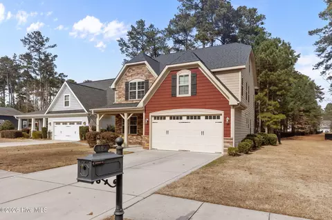 165 Moultrie Ln, Aberdeen, NC 28315