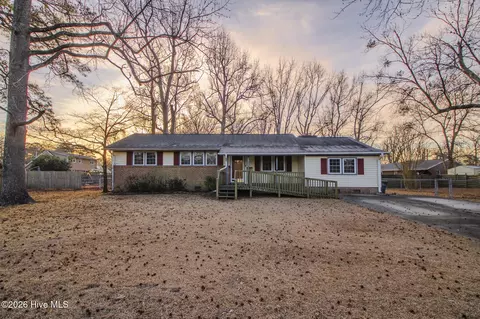 2915 Northwoods Dr, Jacksonville, NC 28540