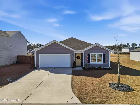 211 Sunshine Dr, Holly Ridge, NC 28445
