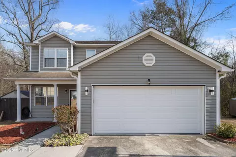 205 Pocosin Ct, Jacksonville, NC 28540