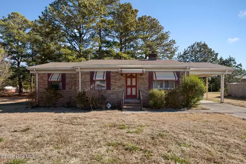 1911 Lenoir Dr E, Wilson, NC 27893