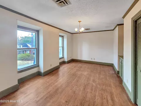 Living - 203 Crescent Dr, Windsor, NC 27983 photo 5 of 5