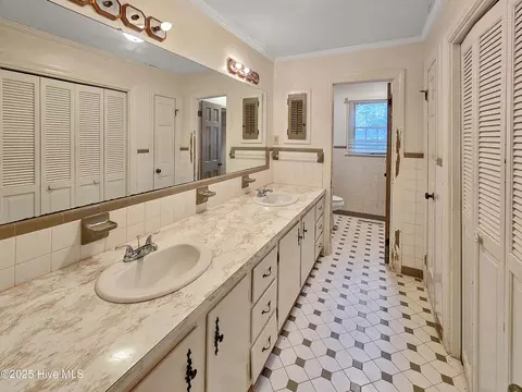 Bath - 203 Crescent Dr, Windsor, NC 27983 photo 1 of 4