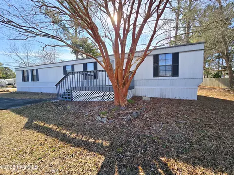125 Seashore Dr, Swansboro, NC 28584