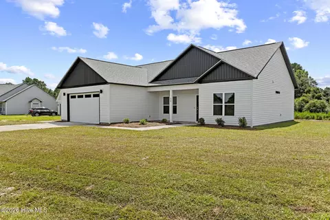 408 Wade Dr, Richlands, NC 28574