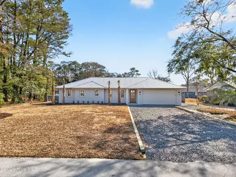 206 Azalea Cir, Sunset Beach, NC 28468