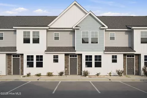 215 Sandy Cove Ln, Sneads Ferry, NC 28460