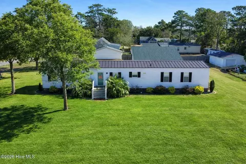 201 Live Oak Dr, Cape Carteret, NC 28584