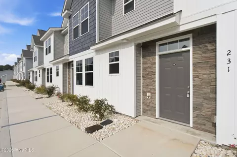231 Sandy Cove Ln, Sneads Ferry, NC 28460