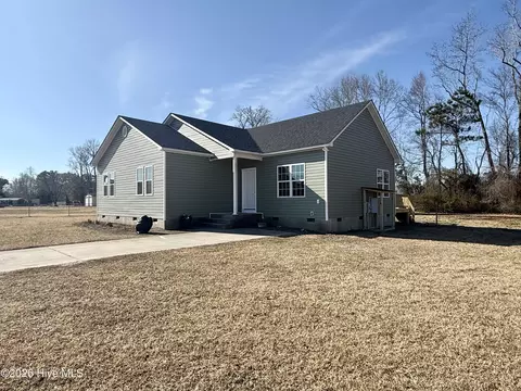 303 Roberson Dr, Williamston, NC 27892