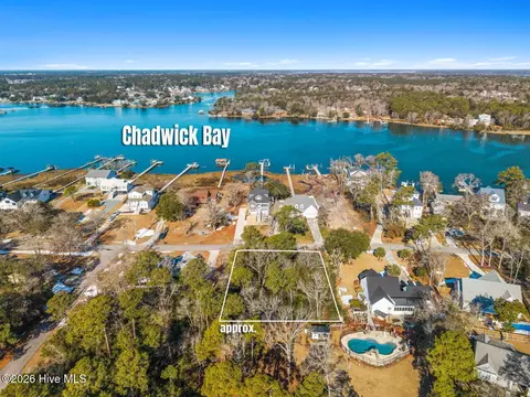 814 Chadwick Shores Dr, Sneads Ferry, NC 28460