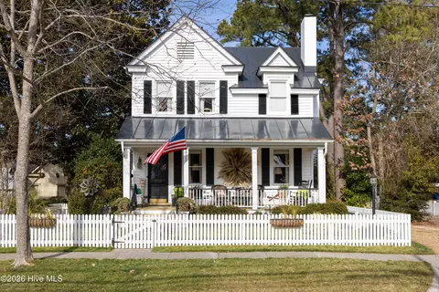 212 W Queen St, Edenton, NC 27932