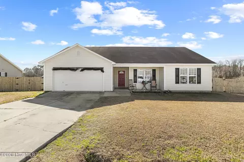 205 High Meadow Ct, Richlands, NC 28574