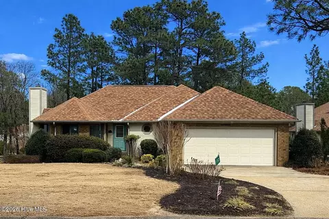 103 Pinnacle Ct, West End, NC 27376