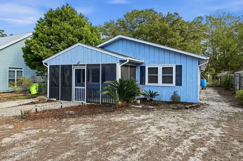 152 NW 6th St, Oak Island, NC 28465
