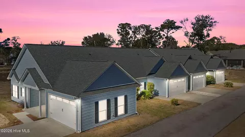 510 W St George St, Southport, NC 28461