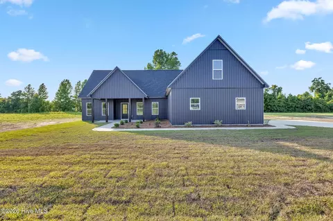 296 Haywood Dr, Richlands, NC 28574